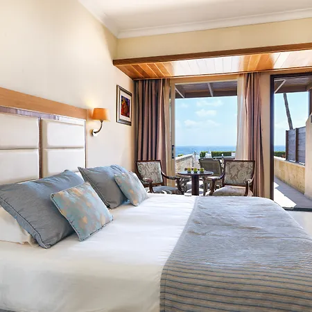מלון Alexander The Great 4*