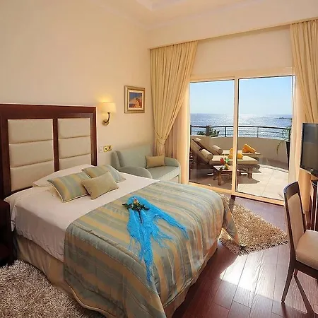 מלון Alexander The Great 4*